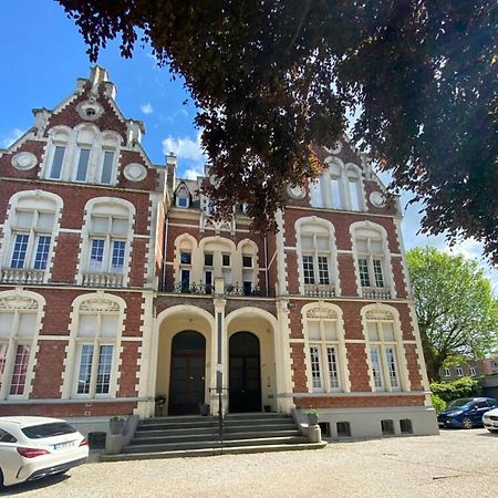 Krisko Parking Prive Et Clos Armentières 外观 照片