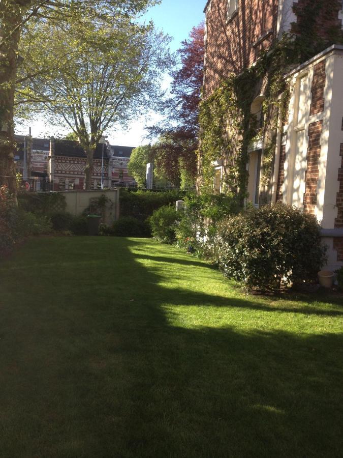 Krisko Parking Prive Et Clos Armentières 外观 照片